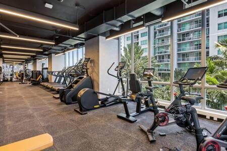 Апартаменты Heart Of Downtown Miami Studio Pool & Gym Экстерьер фото