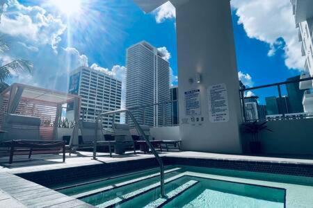 Апартаменты Heart Of Downtown Miami Studio Pool & Gym Экстерьер фото