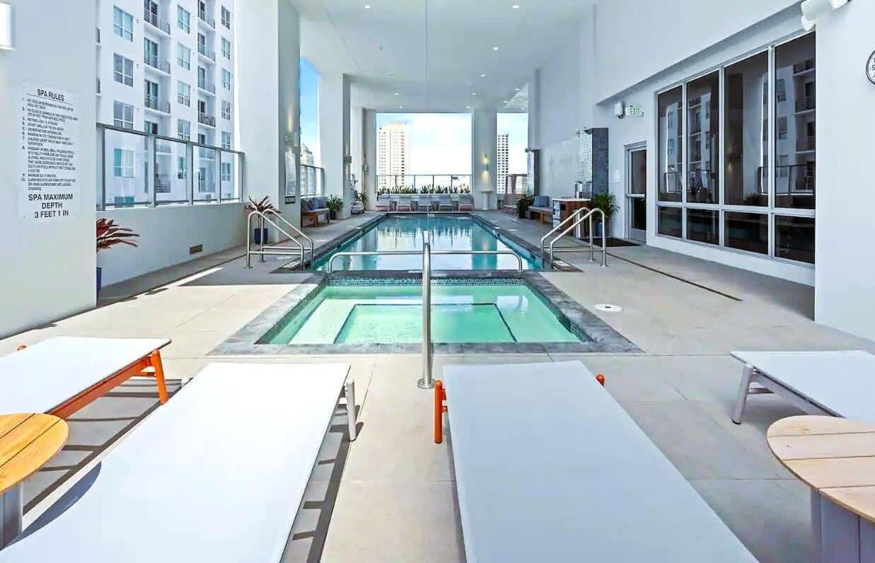 Апартаменты Heart Of Downtown Miami Studio Pool & Gym Экстерьер фото