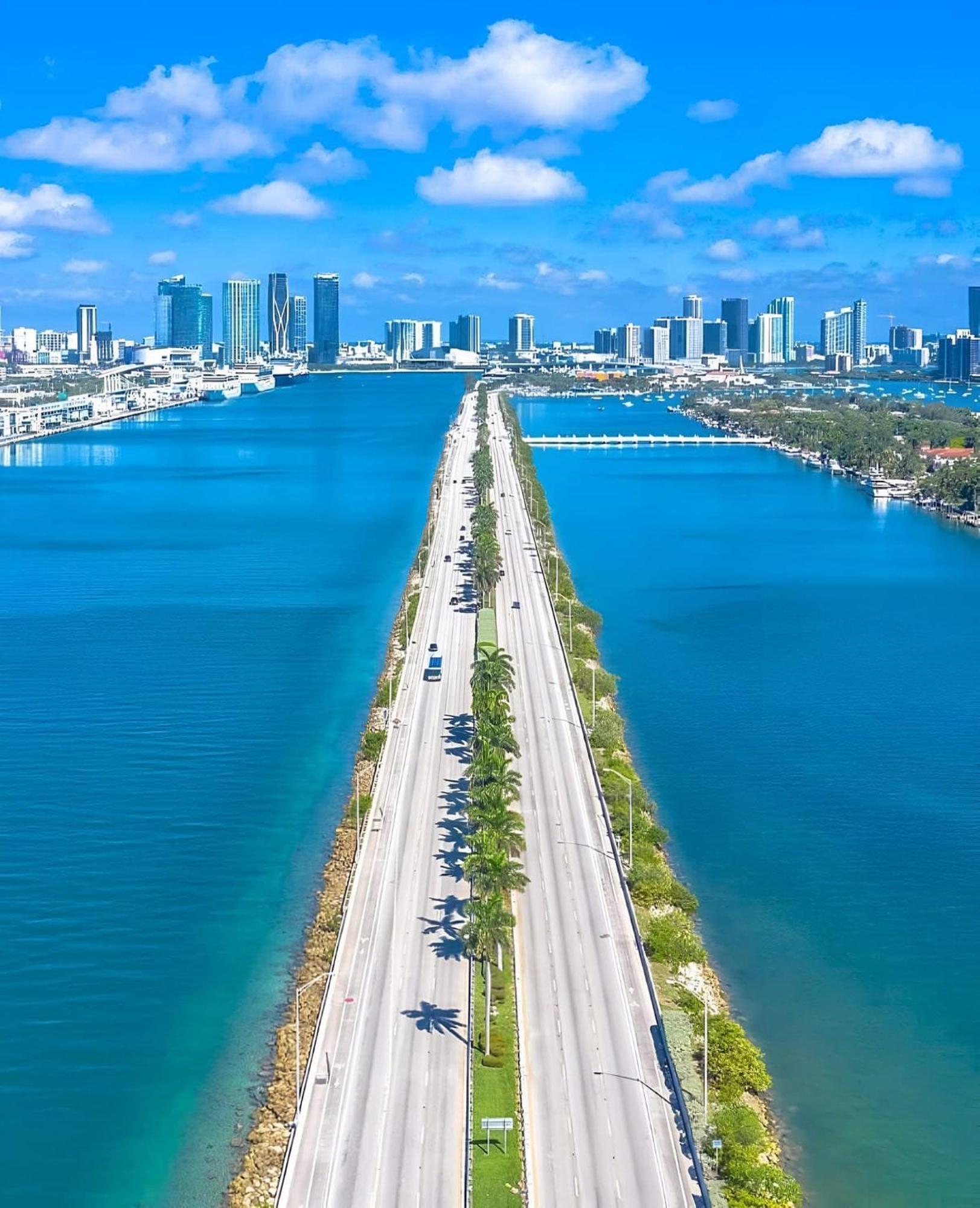 Апартаменты Heart Of Downtown Miami Studio Pool & Gym Экстерьер фото